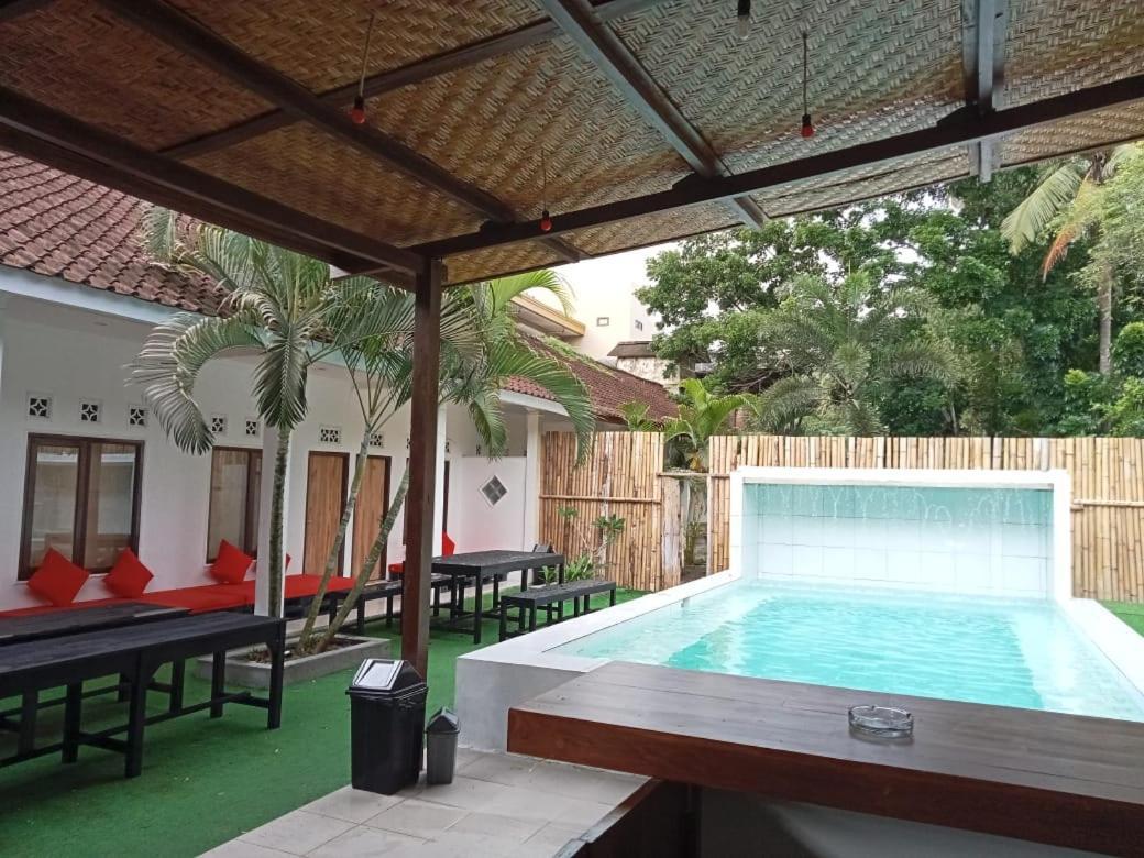 Indonesia Backpacker Hostels Kuta  Exterior photo