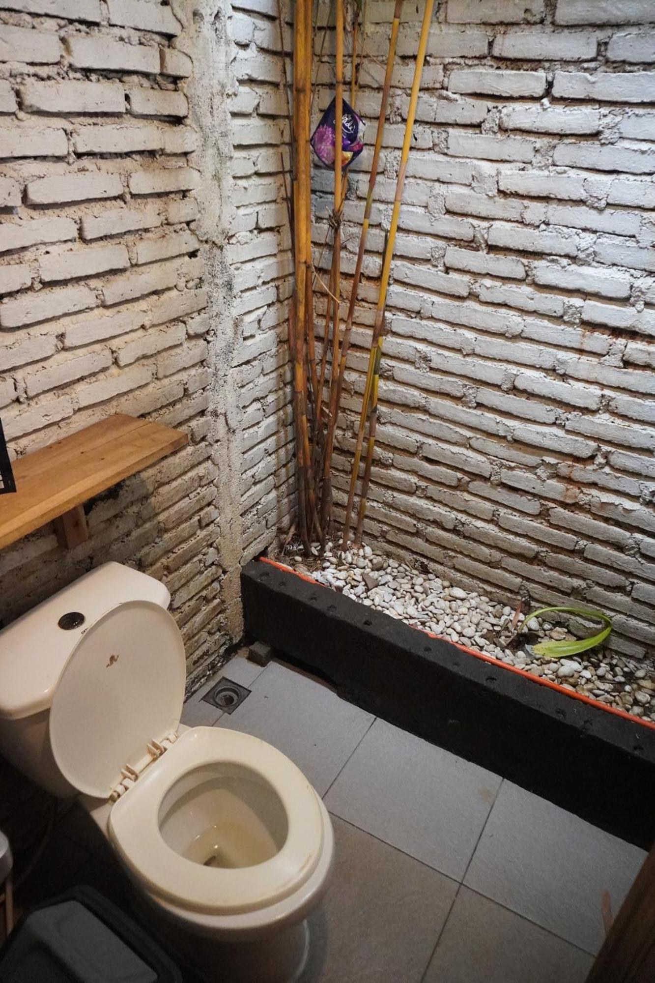 Indonesia Backpacker Hostels Kuta  Exterior photo