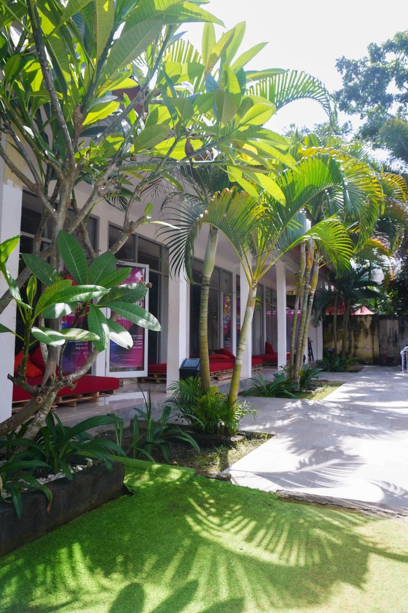 Indonesia Backpacker Hostels Kuta  Exterior photo
