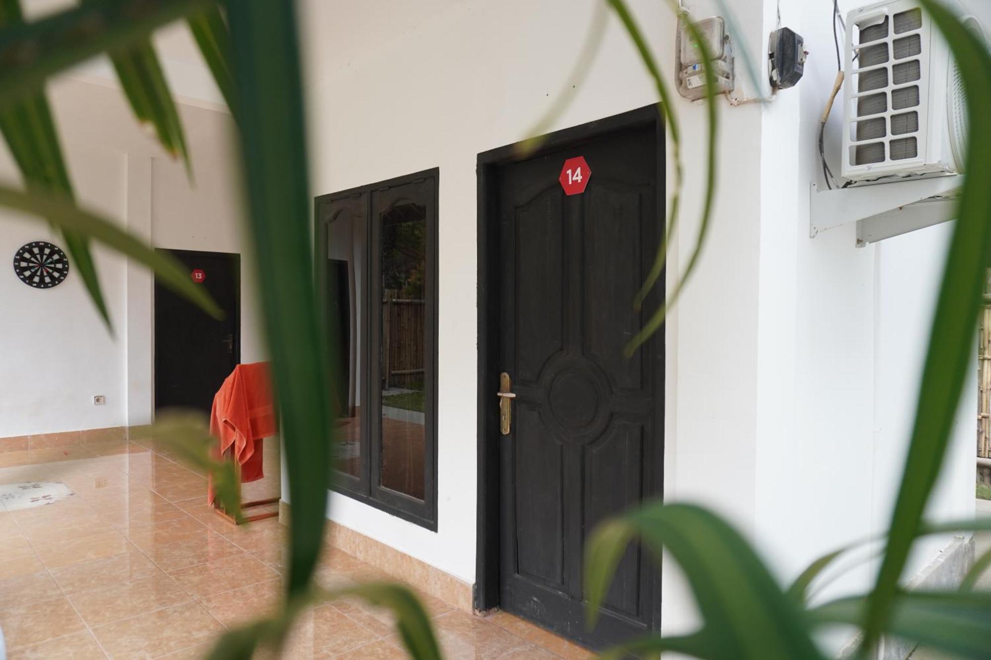Indonesia Backpacker Hostels Kuta  Exterior photo