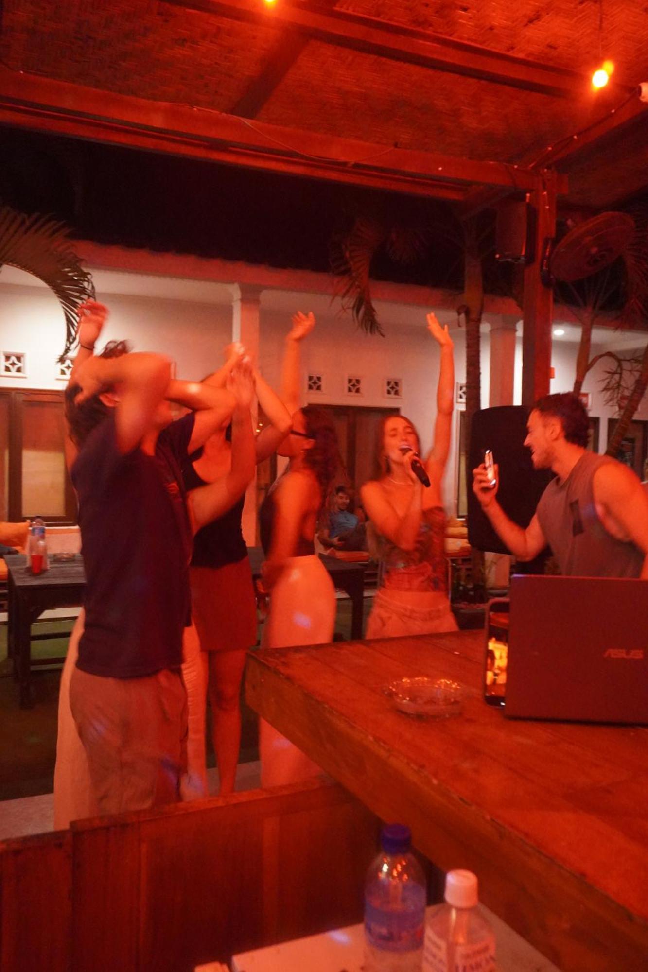 Indonesia Backpacker Hostels Kuta  Exterior photo