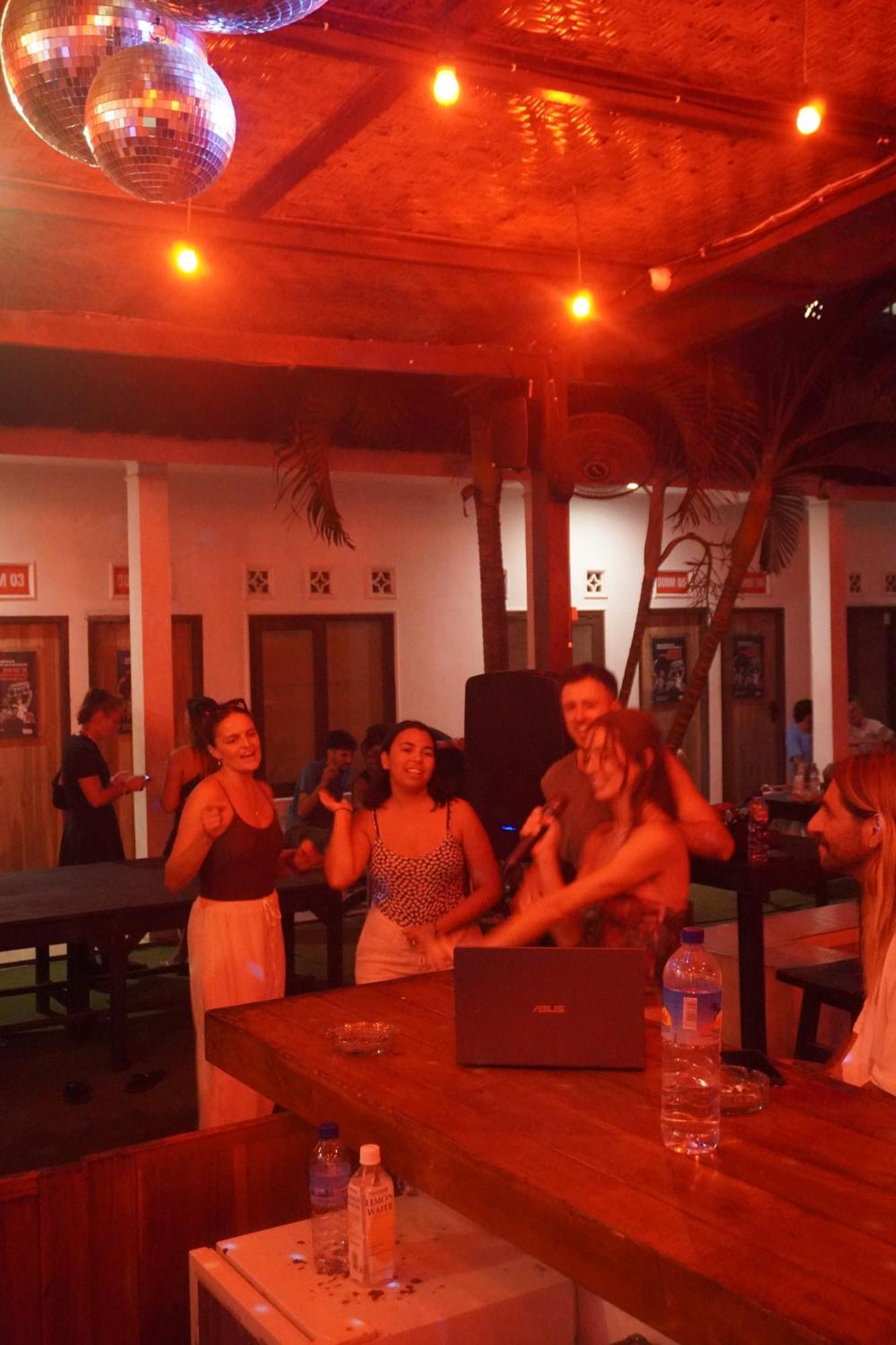 Indonesia Backpacker Hostels Kuta  Exterior photo